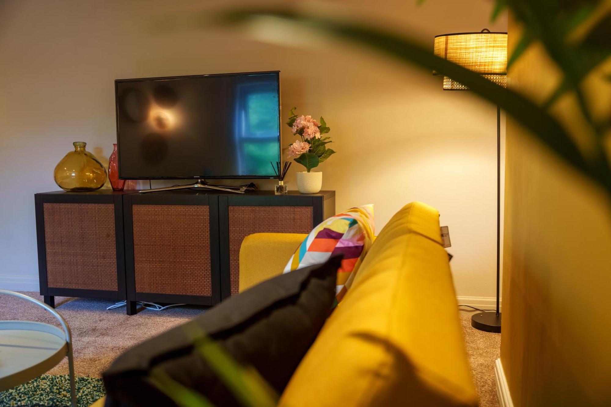 Stay With Airhgt @ Luxe Apartment In Central Harrogate Bagian luar foto