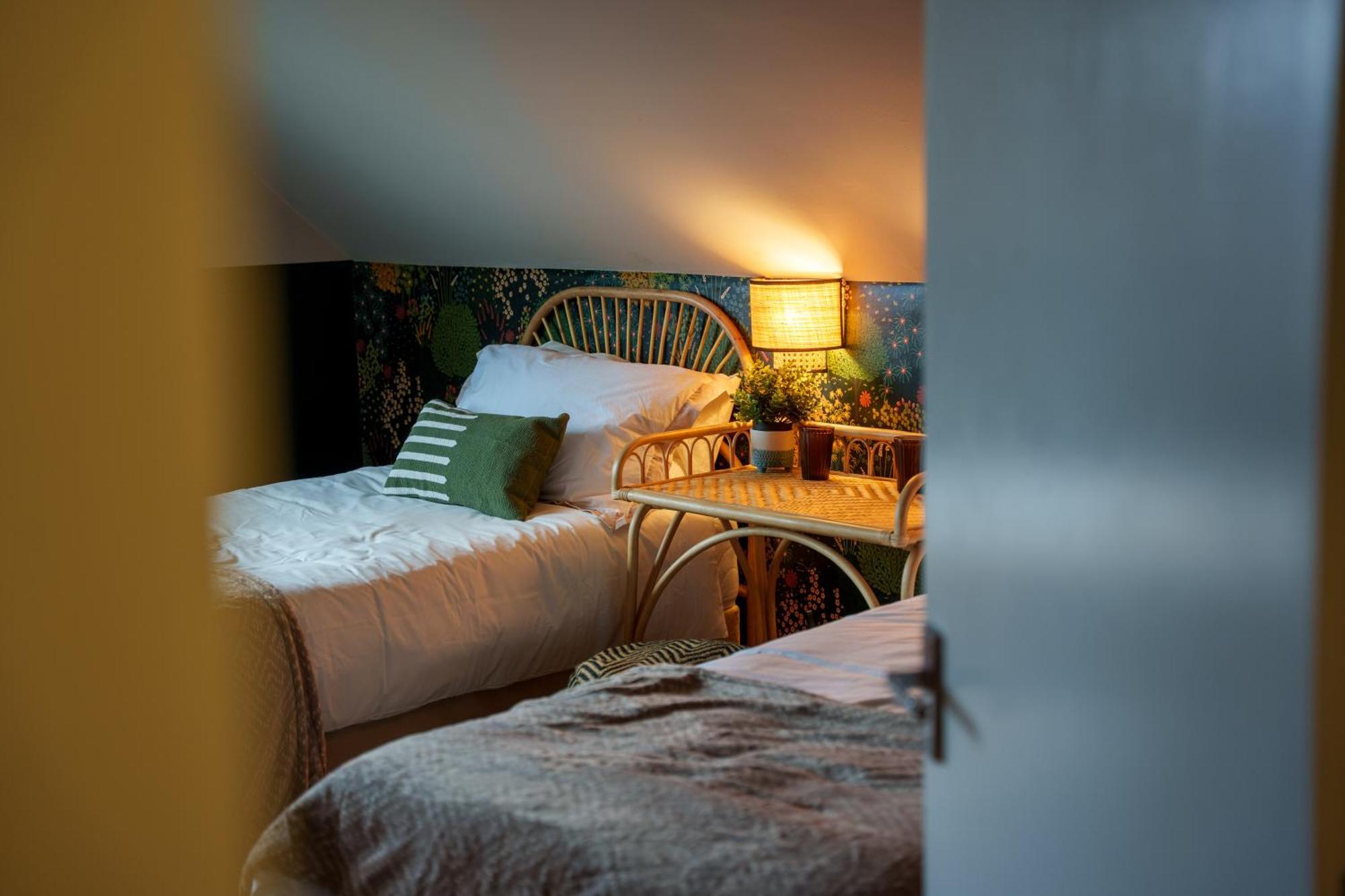 Stay With Airhgt @ Luxe Apartment In Central Harrogate Bagian luar foto