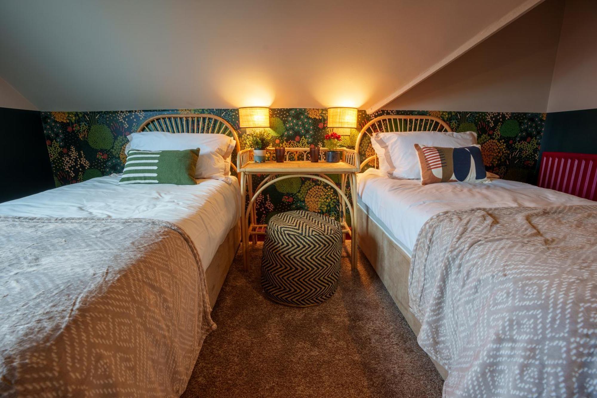 Stay With Airhgt @ Luxe Apartment In Central Harrogate Bagian luar foto