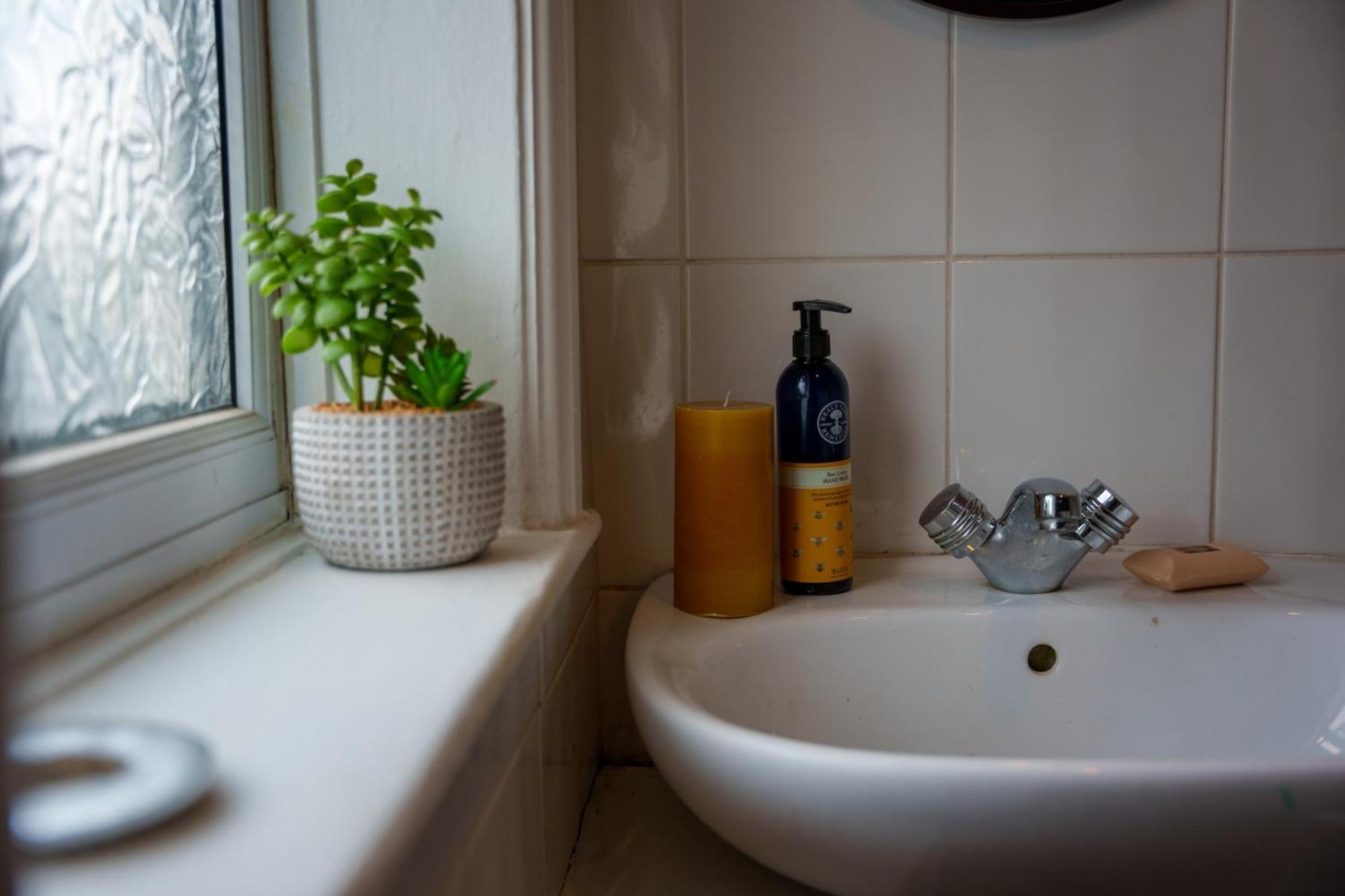 Stay With Airhgt @ Luxe Apartment In Central Harrogate Bagian luar foto
