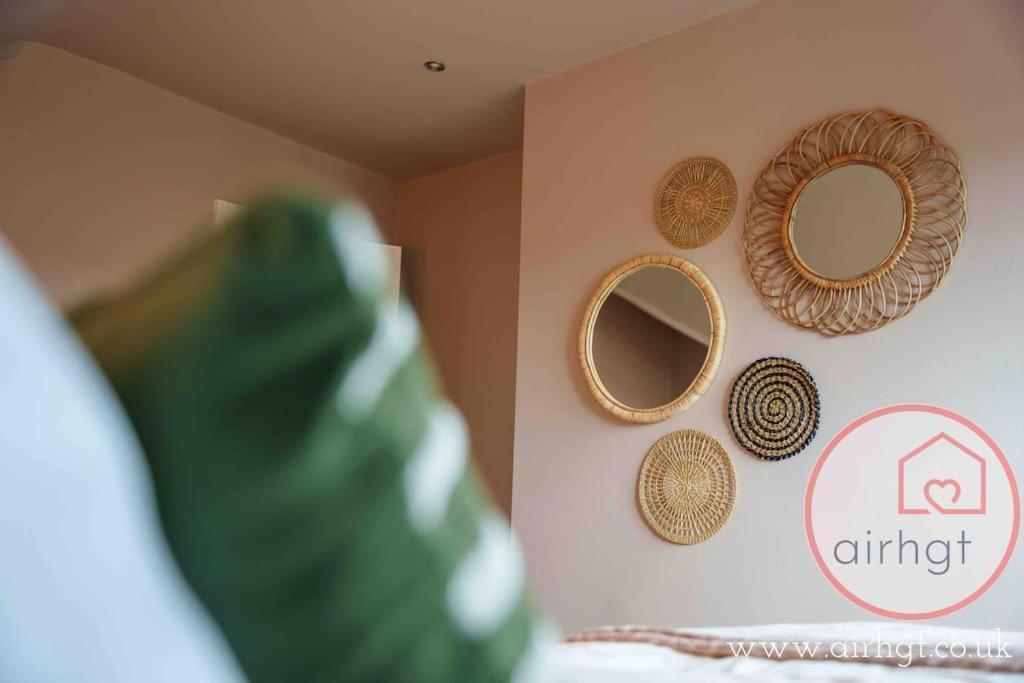 Stay With Airhgt @ Luxe Apartment In Central Harrogate Bagian luar foto
